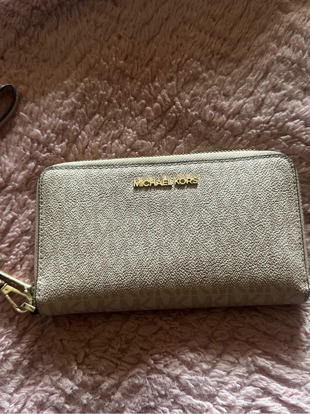 Michael Kors Gold-Tone Logo Zip Around Wallet in Light pink